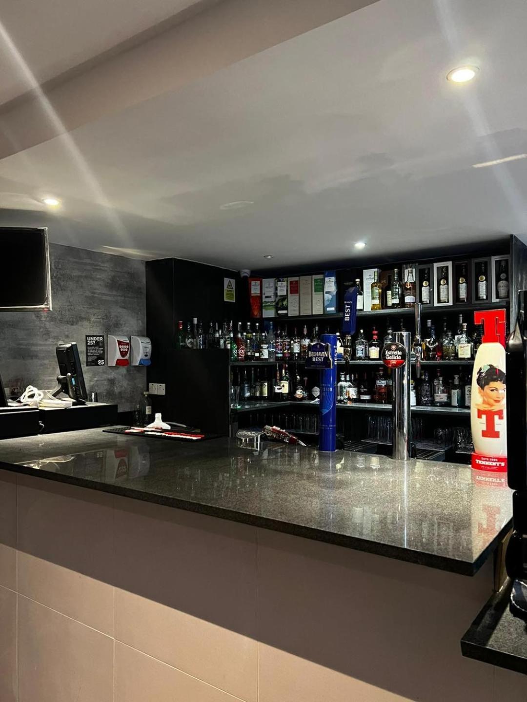 Crown Hotel & Bar Инвернес Екстериор снимка